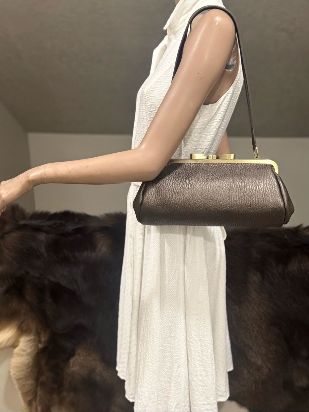 Retro Style Handmade Cowhide Leather “Bow” Shaped Kisslock Baguette Bag